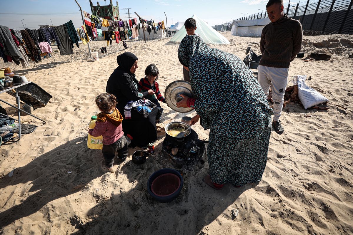 Gaza’s desperate hunger: Families struggle to fend off starvation | The ...