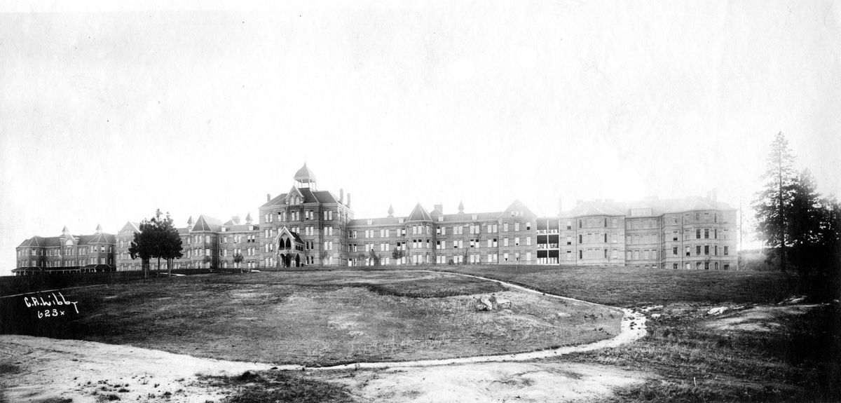 1901: The Eastern State Hospital for the Insane,  opened in 1891, was built above Medical Lake in a “Kirkbride plan,” which is two long, stepped wings, one for men and one for women, off  a central building. The architecture was ornate and the grounds were park-like. (Libby Collection/Eastern Washington Historical Society)