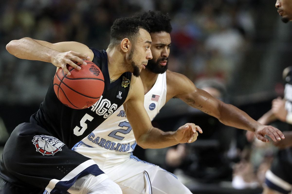 Gonzaga’s Nigel Williams-Goss drives against North Carolina’s Joel Berry during the first half in the 2017 NCAA championship game. (MARK HUMPHREY / AP)