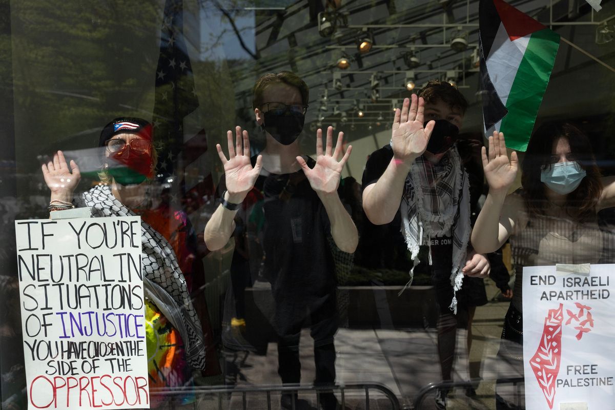 Pro-Palestinian students protest at Fordham University in New York on Wednesday. MUST CREDIT: Ed Ou for The Washington Post  (Ed Ou/FTWP)