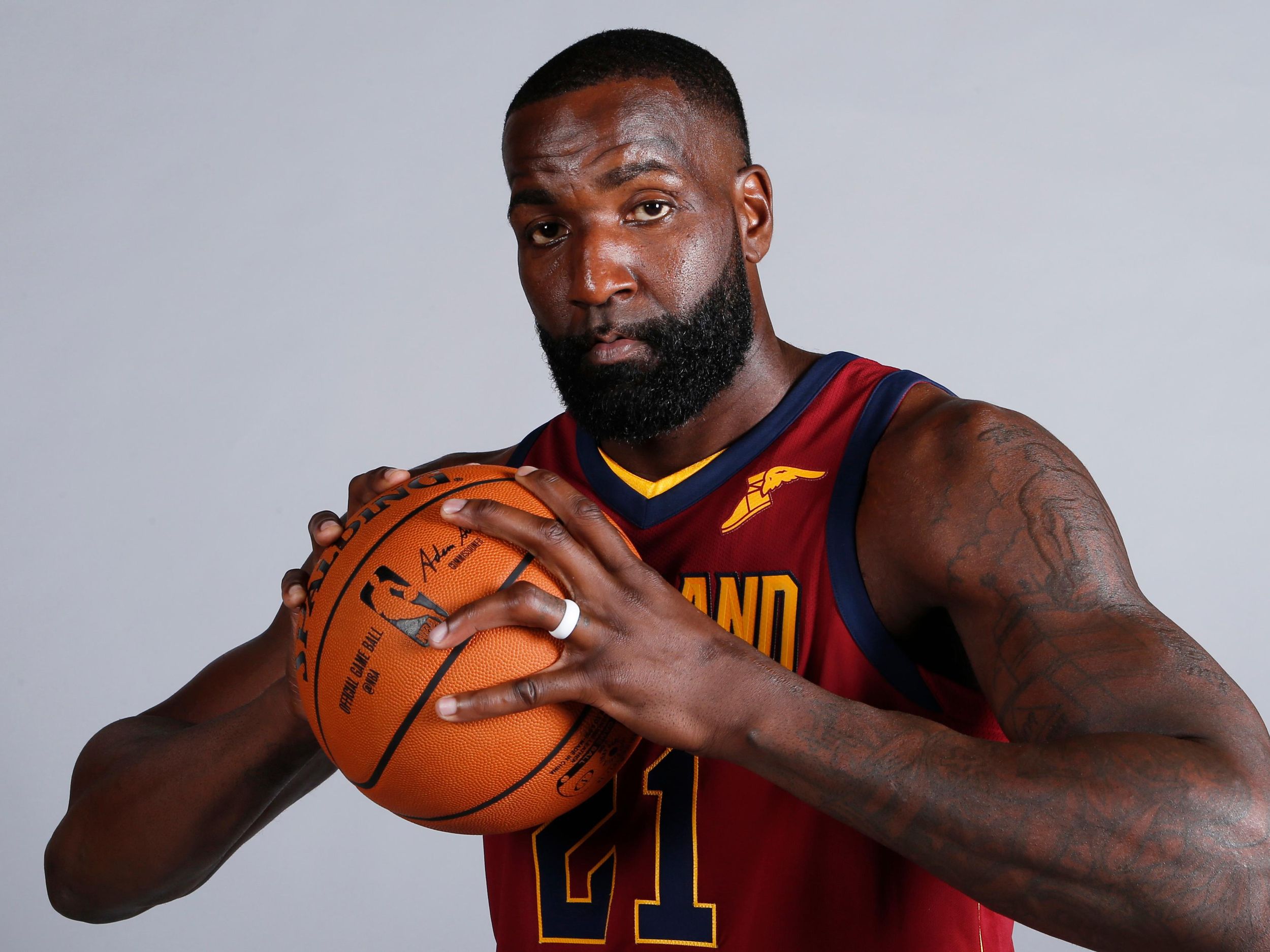 Cleveland Cavaliers officially sign veteran center Kendrick