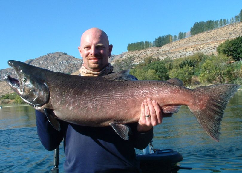 Brian Whitney of Manson with a 29lb+ Upper Columbia Chinook
 (Darrell & Dad's Family Guide Service)
