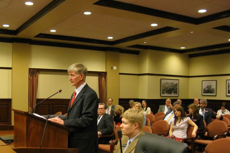 Rep. Steven Thayn, R-Emmett, at podium, and Rep. Branden Durst, D-Boise, seated, present their education 