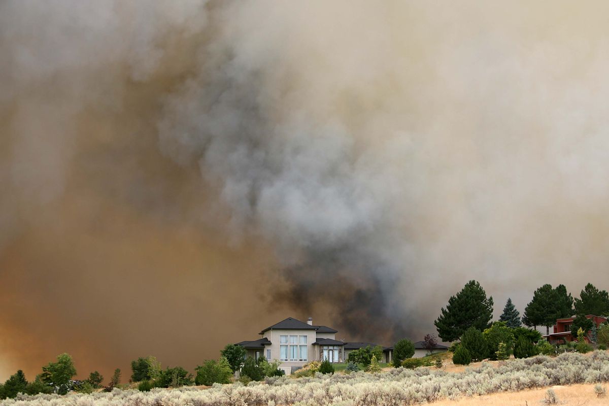 A fire burns close to several homes near Eagle, Idaho, on Wednesday, July, 28, 2010.  (Shawn Raecke / Idaho Statesman)