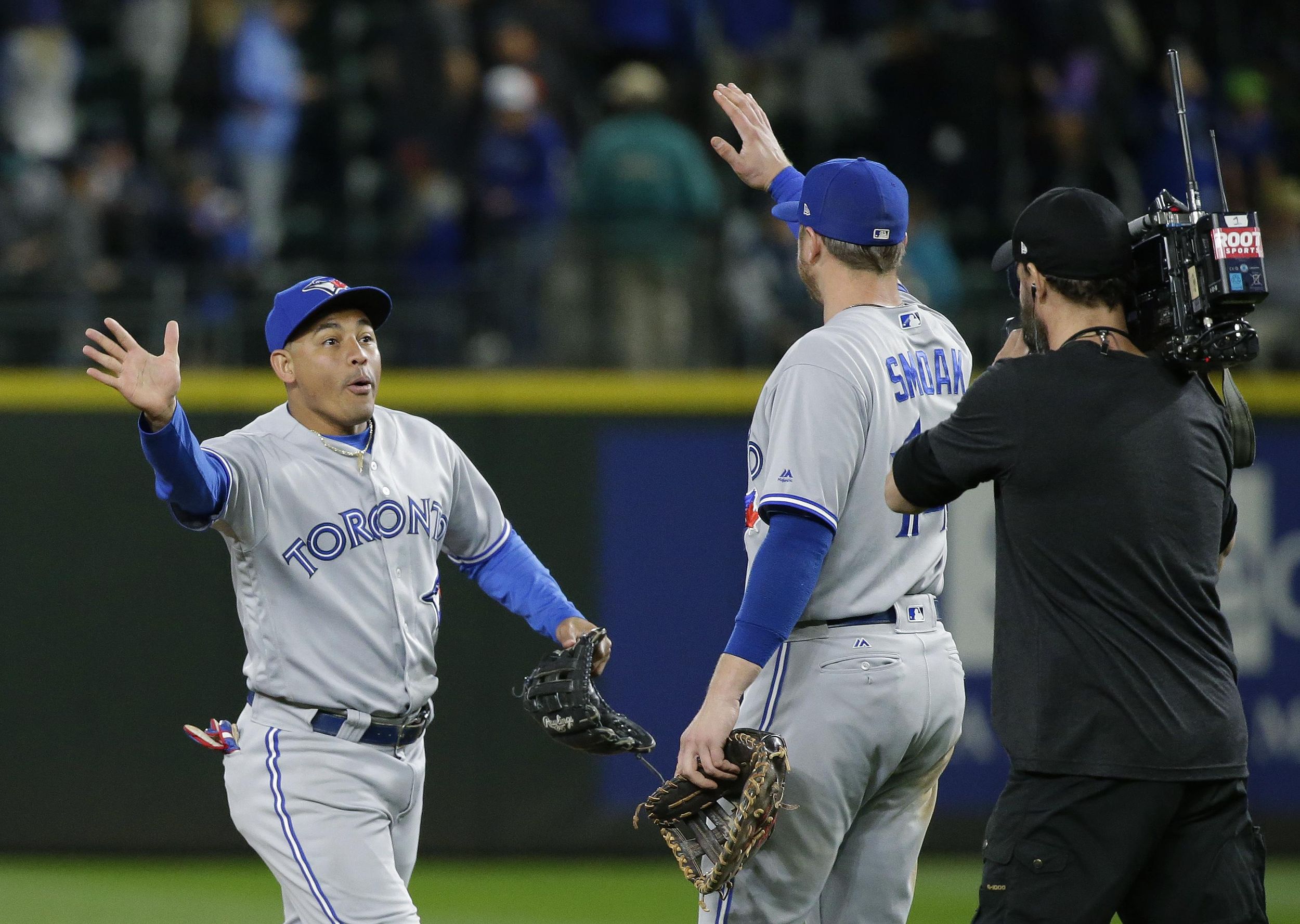 Blue Jays bounce back with three homers in victory over Mariners The