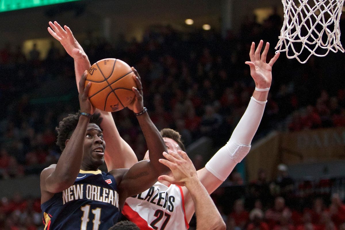 Jrue Holiday has 33 and Pelicans beat the Blazers to go up 2-0