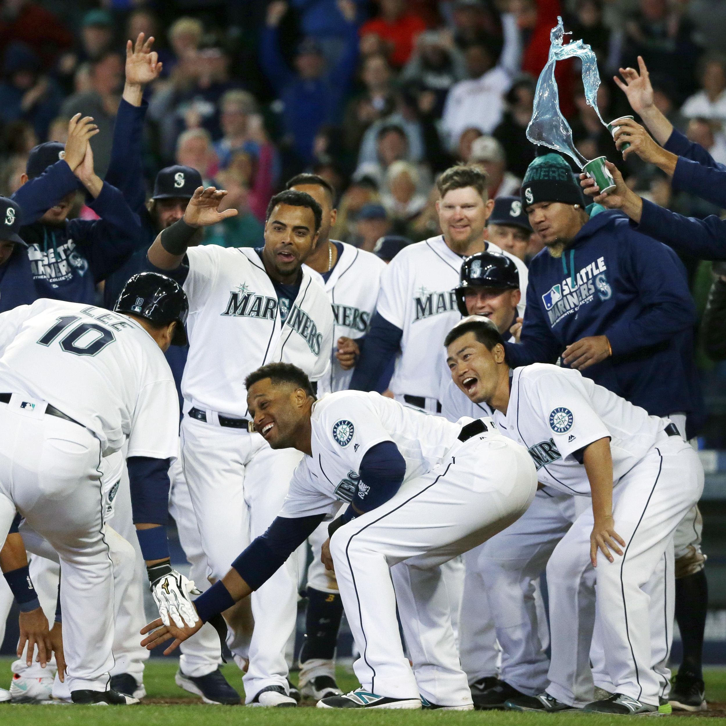 Dae-Ho Lee's pinch-hit homer in 10th lifts Mariners over Texas