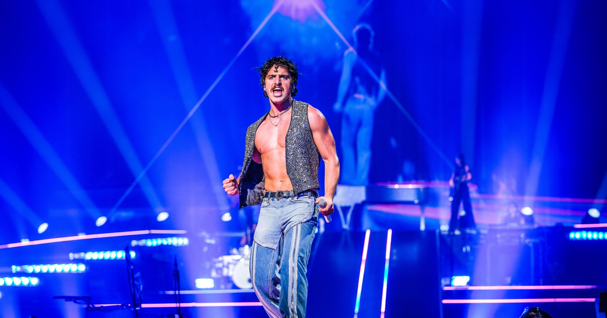 Concert review: Benson Boone, Washington's own popstar, brought the energy – and backflips - to Spokane