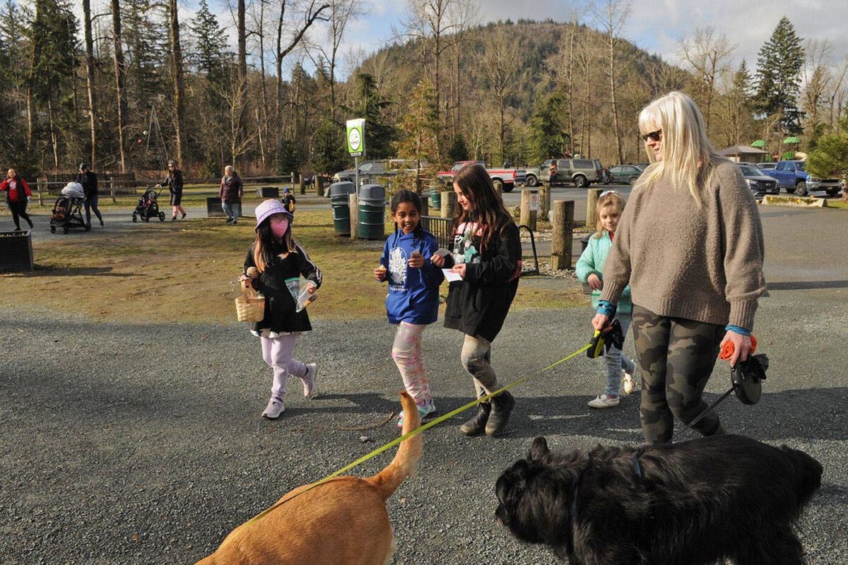 Third-grade students from an elementary school in Chilliwack, British Columbia walking with a stranger, whom they bought coffee for on March 15 as part of a class assignment called the “Kindness Project.”  (Jenna Hauck/The Chilliwack Progress/Handout)