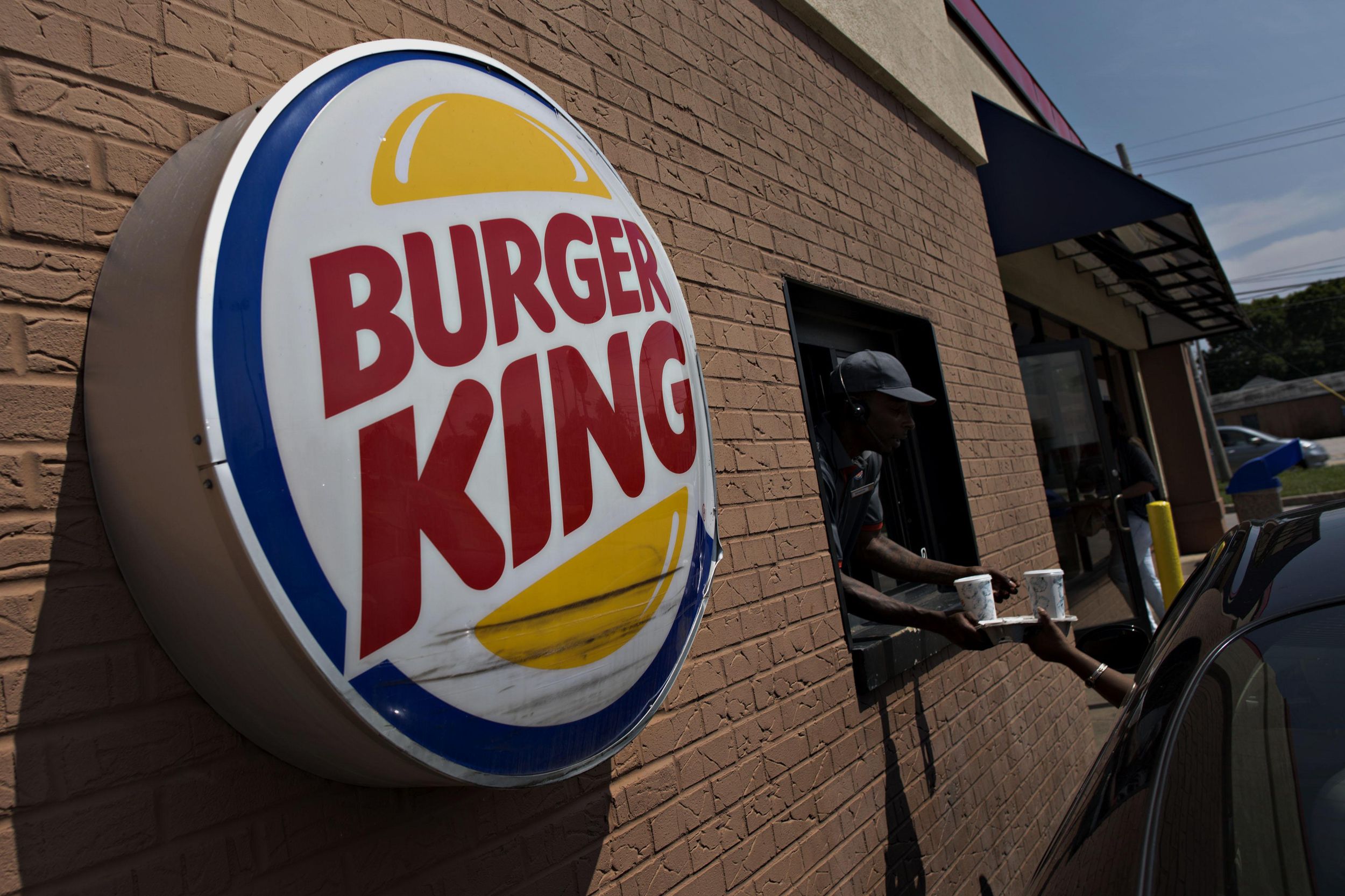 Eleven states launch investigation targeting fastfood hiring practices