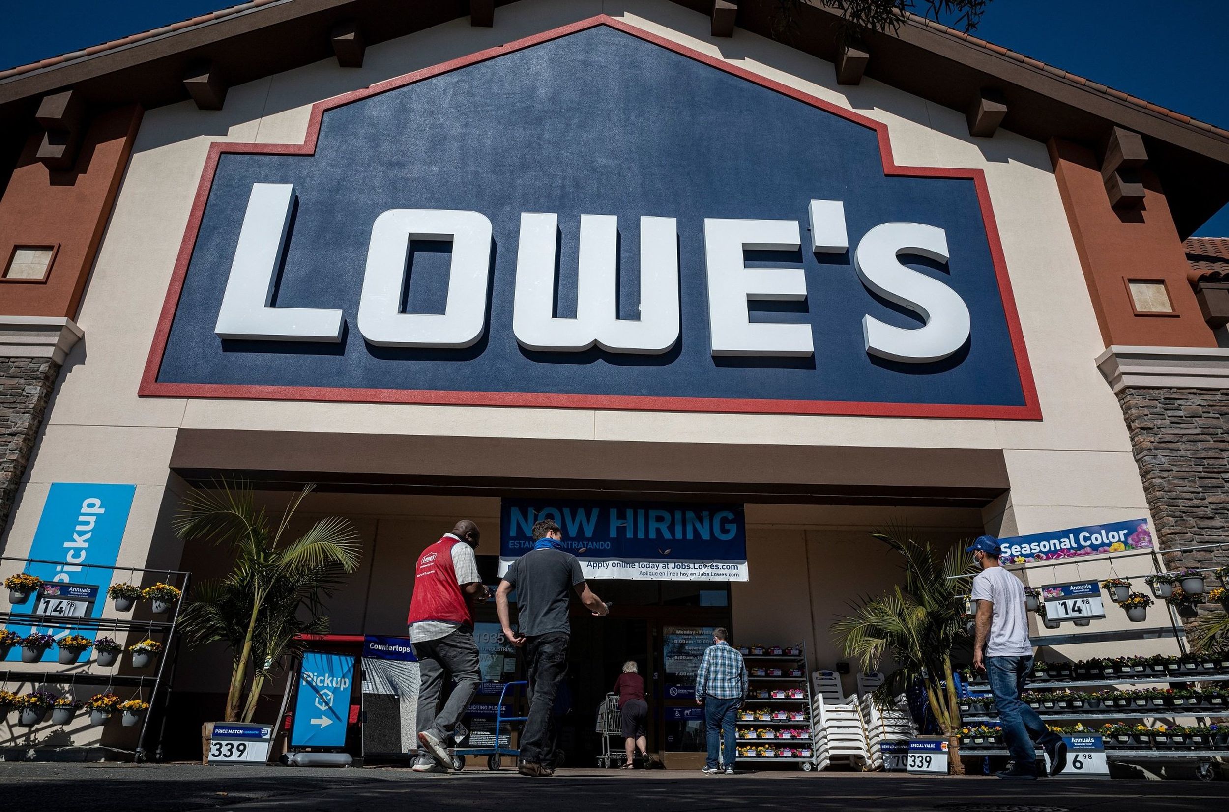 Lowe's latest employer to give workers inflation bonuses The