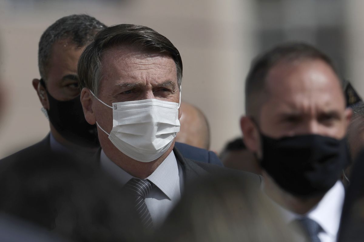 Wearing a mask to curb the spread of the new coronavirus, Brazil