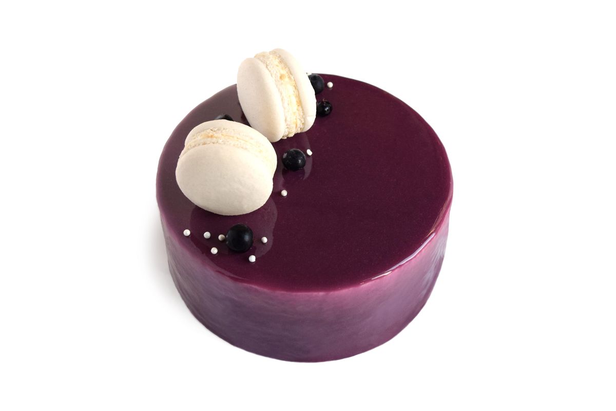 The Aubrey cake from the new, contemporary miFlavour bakery features creamy white chocolate mousse with a layer of black currant cremeux made from real black currant berries. (Courtesy of miFlavour)