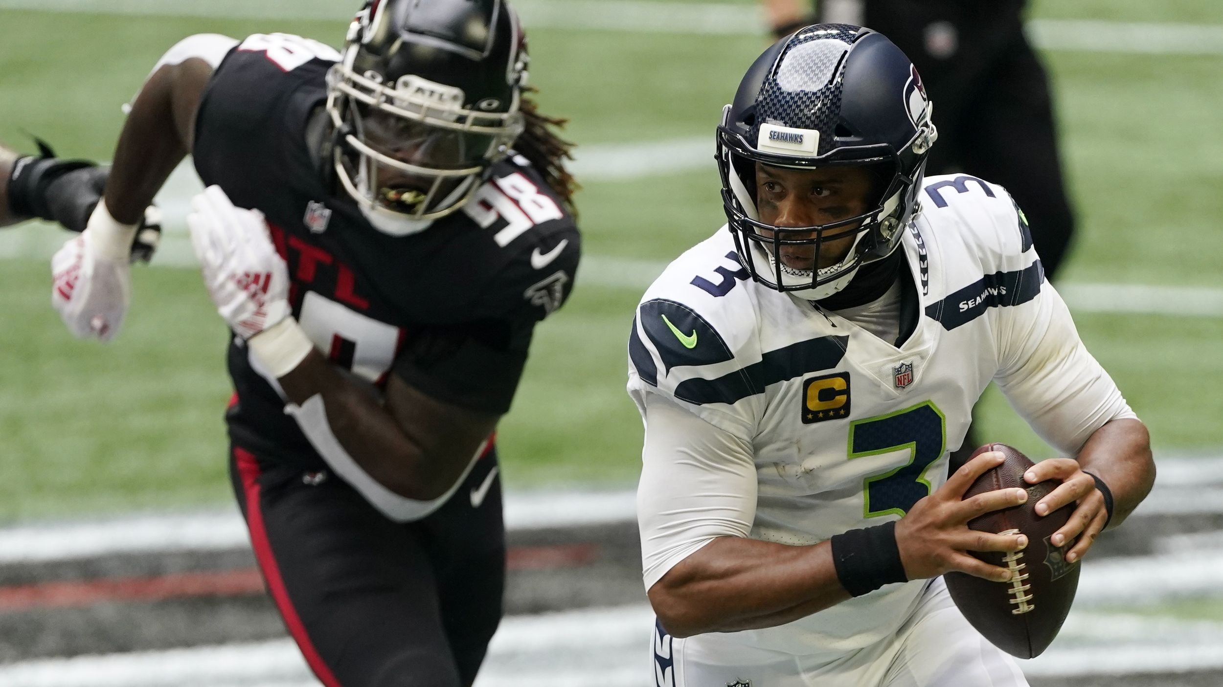 Russell Wilson Grip – Documenting QB Grip History