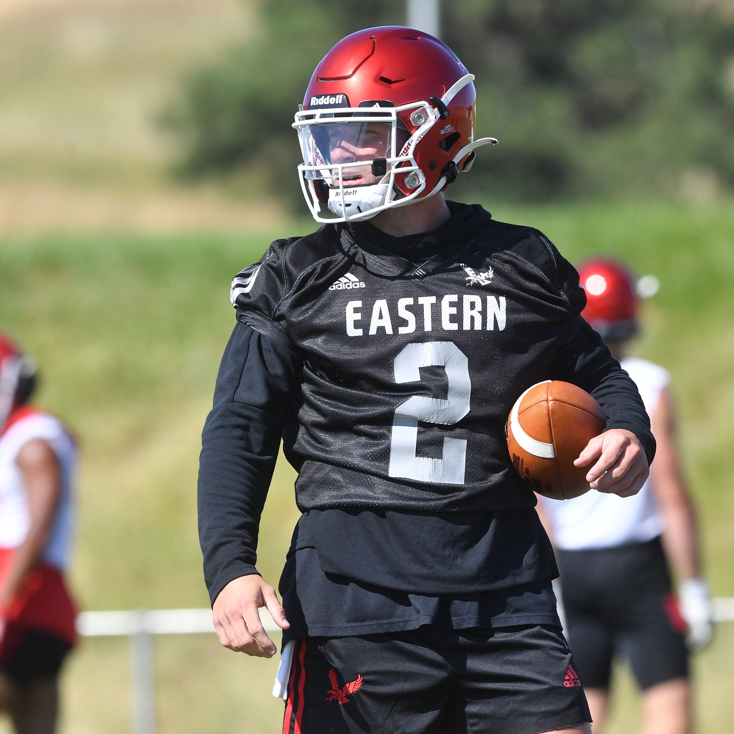 Record-breaking quarterback signs with Eastern Washington