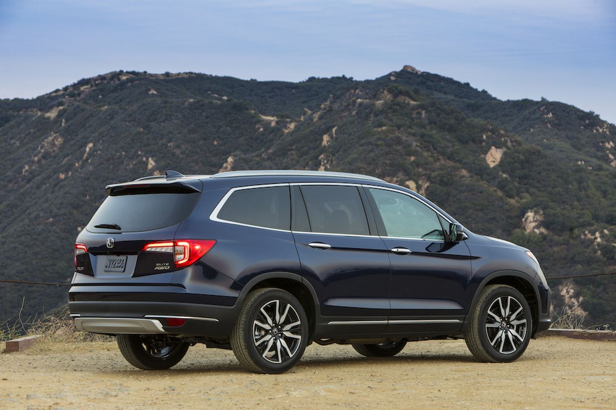 Outside, new front and rear fascias lend Pilot a more assertive presence. Narrow LED headlights flank a trim new grille like a pair of wings. Bumpers and wheels are updated and a hands-free tailgate is now available. (Honda)