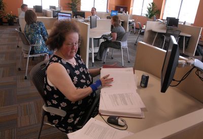 Nancee Thomas, of Spokane, works on a Critical Thinking assignment Wednesday in the new “rEsource” at the University of Phoenix in  Spokane Valley  (J. BART RAYNIAK / The Spokesman-Review)