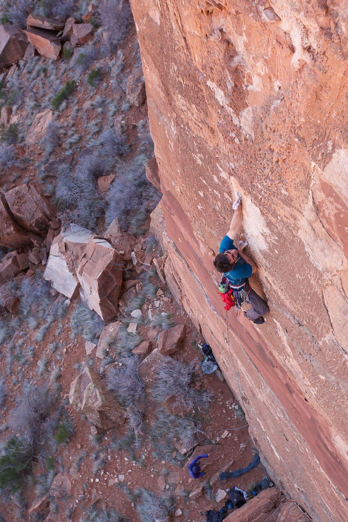 Cedar Wright climbs a wall during his 700-mile biking-climbing tour of Mexico, Utah and Arizona for his film “Sufferfest 2.” (Samuel Crossley / Photo by Samuel Crossley)