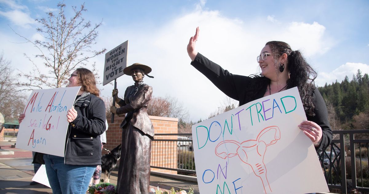 Protesters of Idaho's new abortion ban attract eyes in downtown CdA