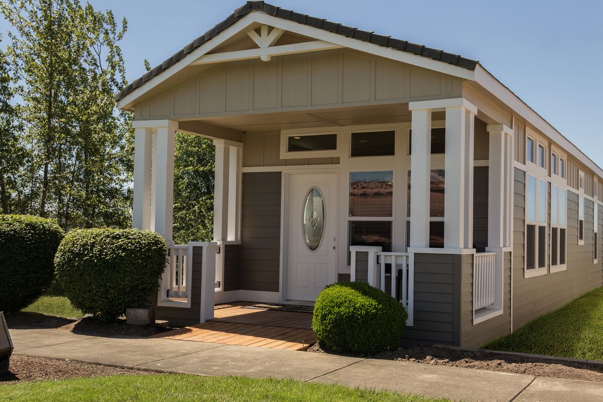 Elder cottages average between 400 and 600 square feet and are designed to be placed in the yards behind the primary family dwelling.