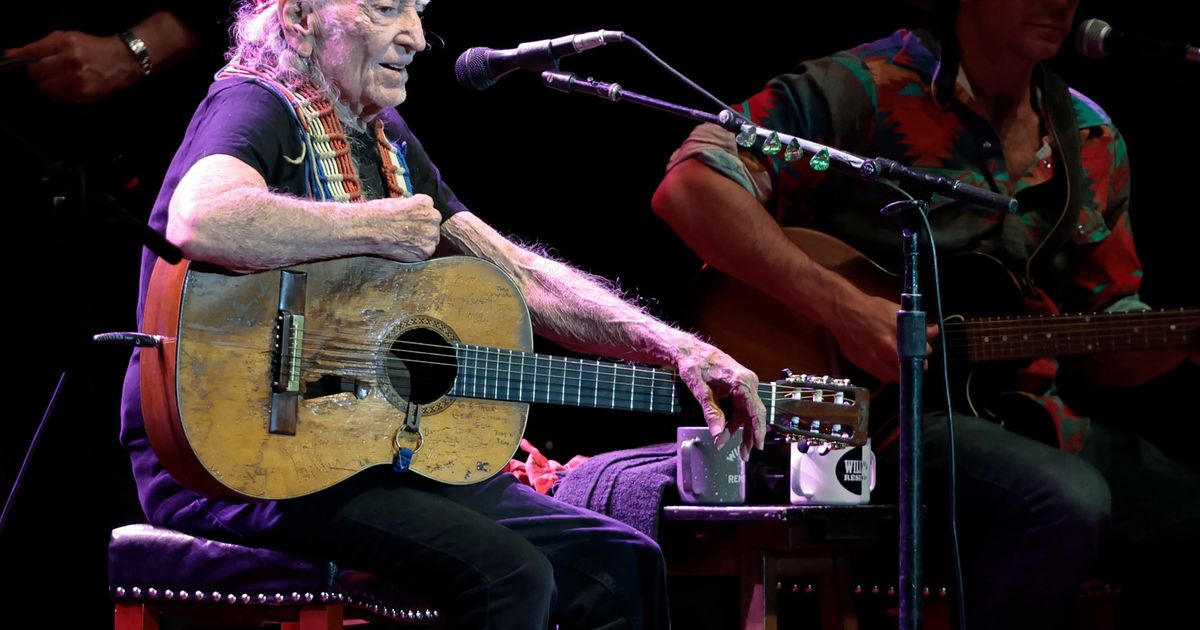 Willie Nelson, 91, announces 153rd album “Last Leaf on the Tree”.