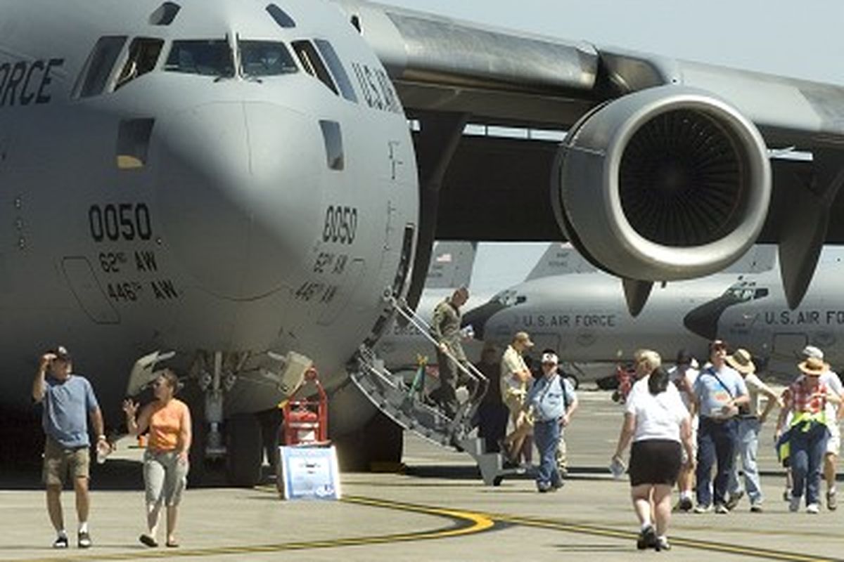 Skyfest 2006 visitors walk past a C-17 Globemaster III from McChord Air Force Base Saturday, July 29, 2006. JOE BARRENTINE The Spokesman-Review (The Spokesman-Review)