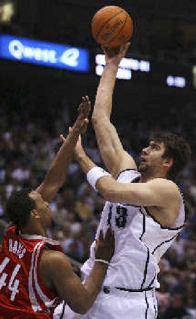 Utah's Mehmet Okur, right, shoots over Houston's Chuck Hayes in the first quarter.
(Associated Press / The Spokesman-Review)