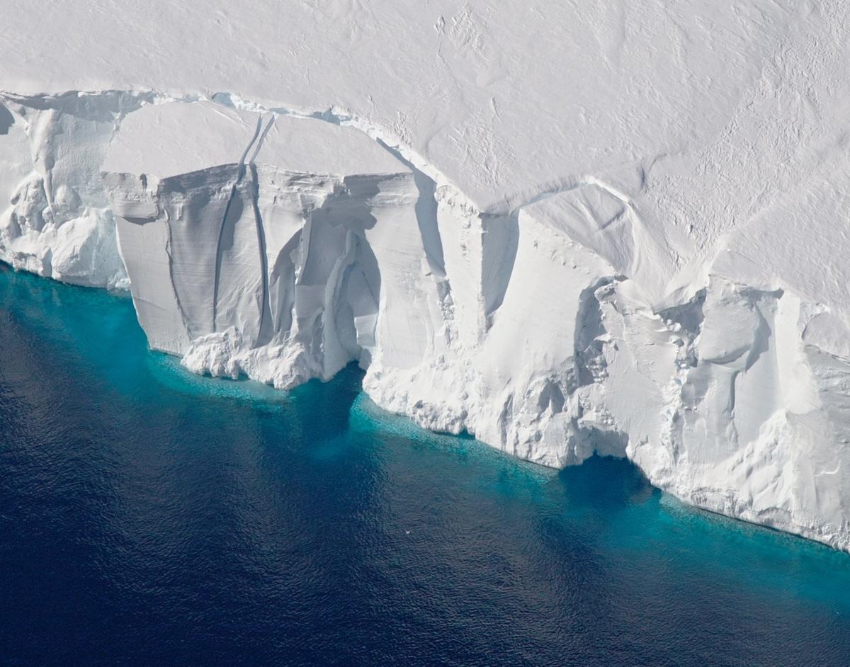 Parts of this fast-melting ice shelf in West Antarctica were mapped and measured in 2016.  (Jeremy Harbeck/Operation IceBridge/Goddard Space Flight Center/NASA/Handout)