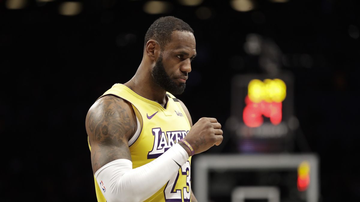  NBA roundup LeBron James records 10th triple-double 