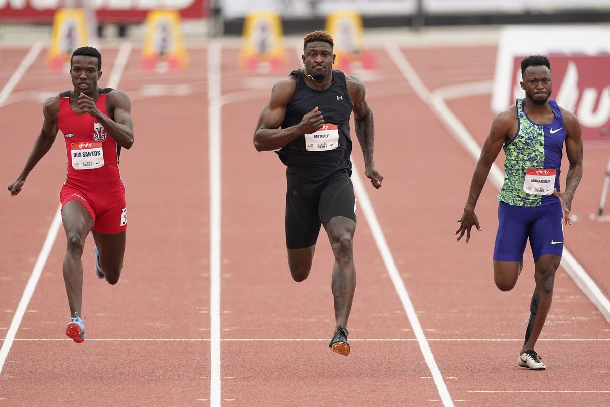 Seattle Seahawks wide receiver DK Metcalf, center, competes in the second heat of the men