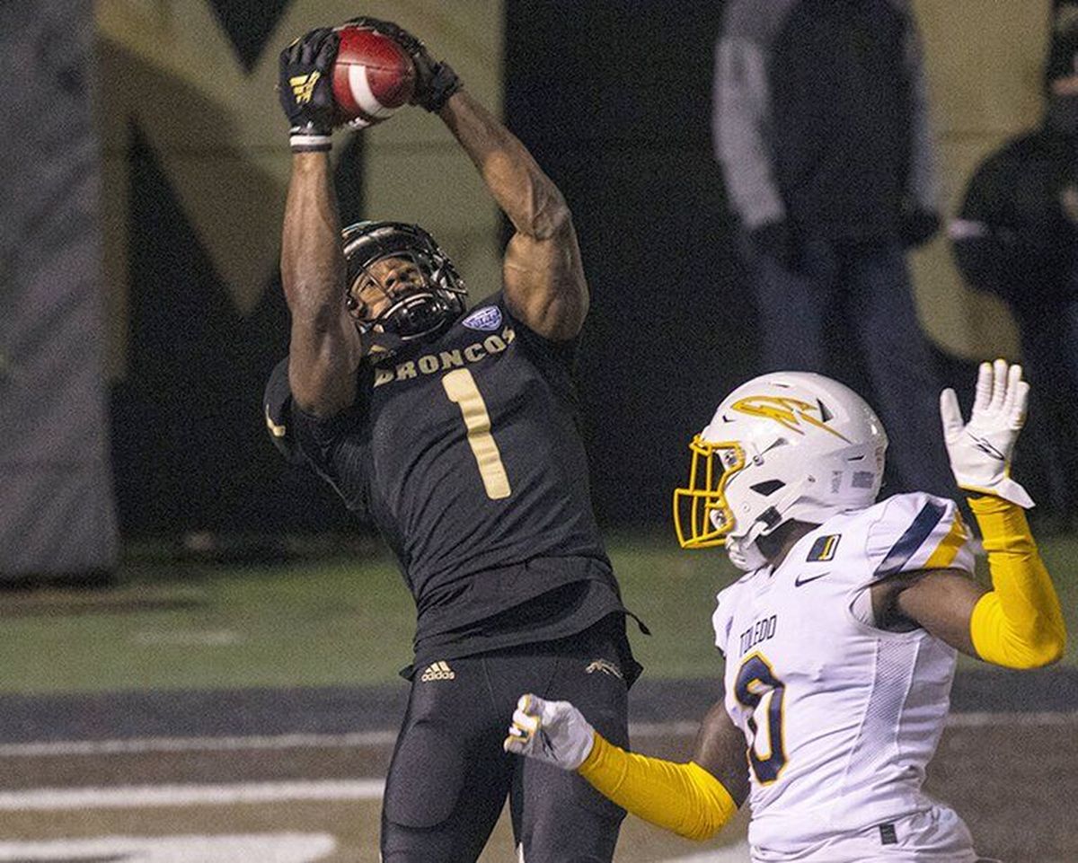 Western Michigan wide receiver D’Wayne Eskridge catches a pass against Toledo in a Nov. 11 Mid-American Conference game in Kalamazoo, Mich.  (Associated Press)