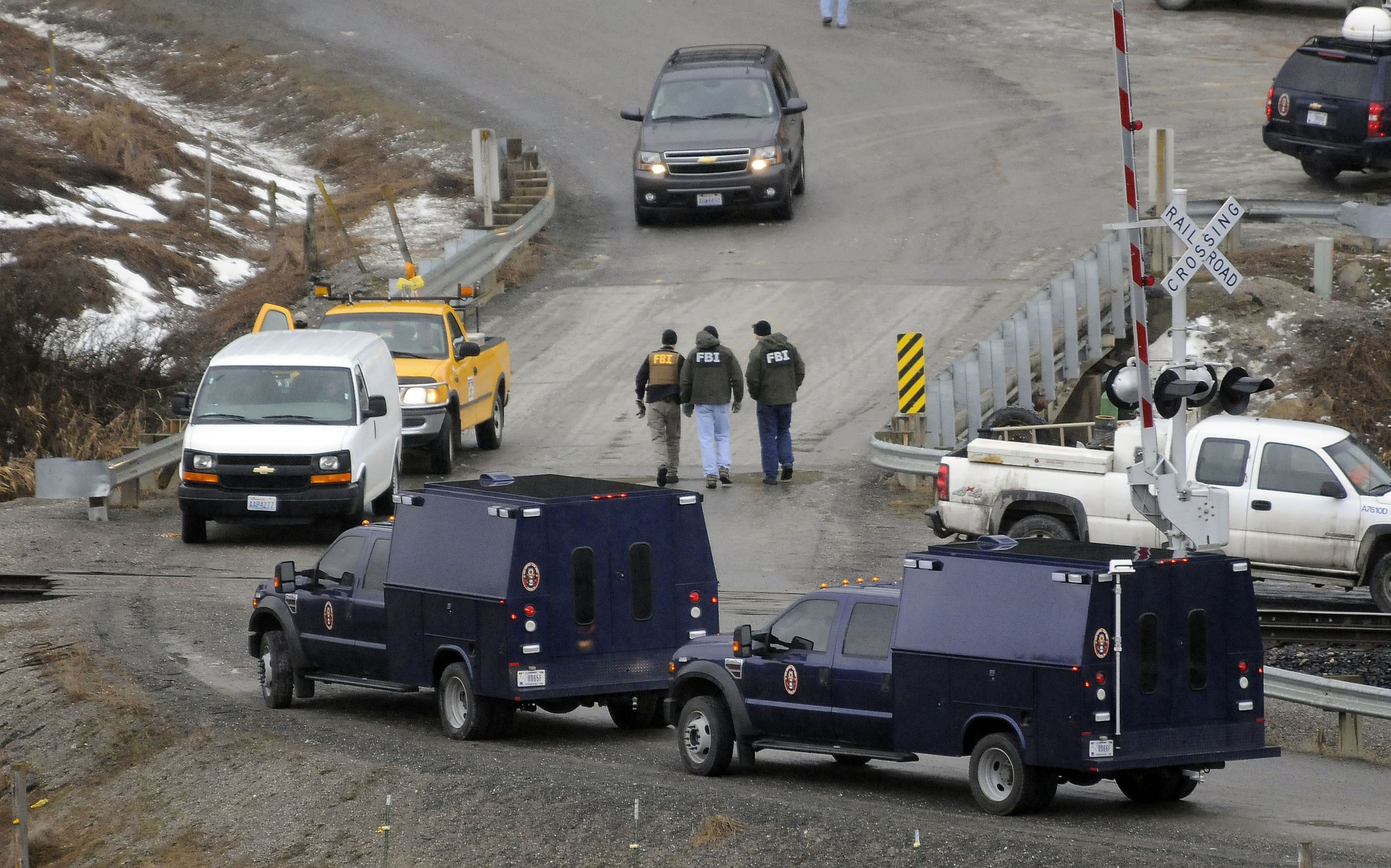 Isle Of Wight Bombing Plot? Massive Fbi Arrest - 5ldzzry