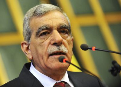 Ahmet Turk, leader of the pro-Kurdish Democratic Society Party, makes a speech in Kurdish in open defiance of Turkish laws. (Associated Press / The Spokesman-Review)