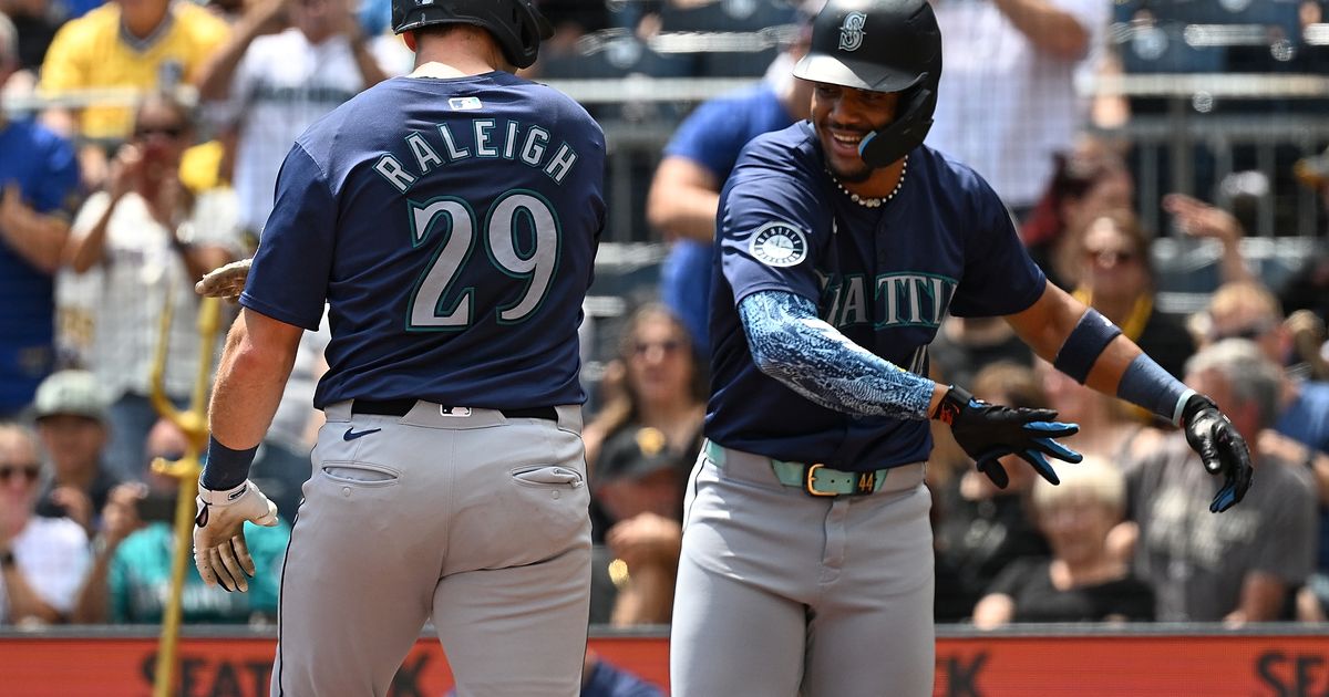 Mariners end losing streak and beat Pirates 10-3