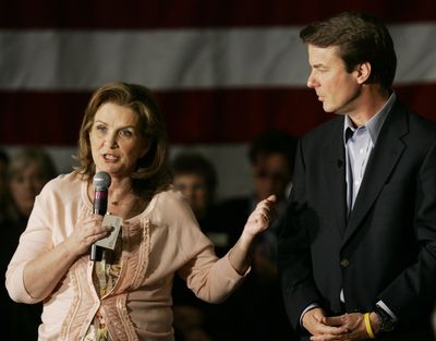 Elizabeth Edwards campaigns for her husband’s presidential bid in April 2007.  (Associated Press)
