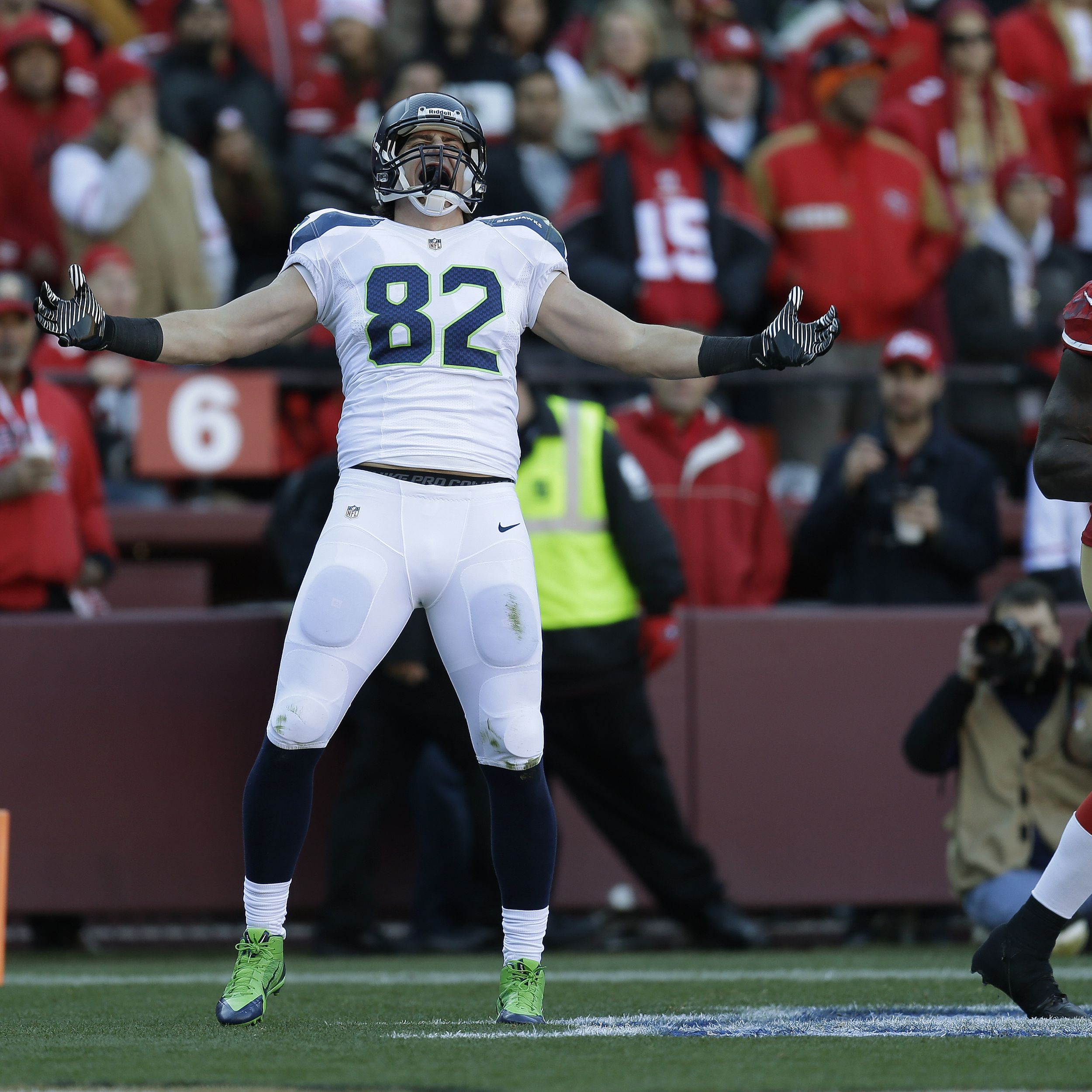 Seattle Seahawks tight end Luke Willson makes a catch for a