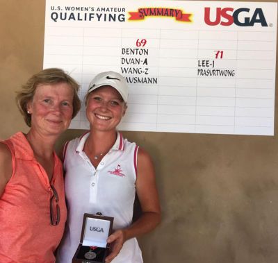 University of Idaho golfer Sophie Hausmann, with her mom Katrin, left, caddying, shared medalist honors as a U.S. Women’s Amateur qualifier Wednesday in Scottsdale, Arizona. (COURTESY PHOTO)