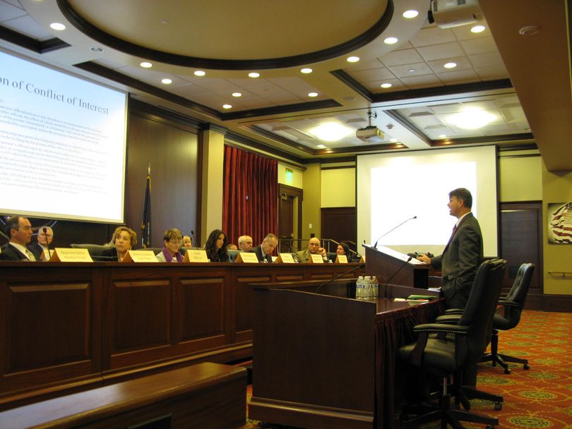 Deputy Attorney General Brian Kane briefs Idaho's newest state lawmakers on ethics laws, during a 