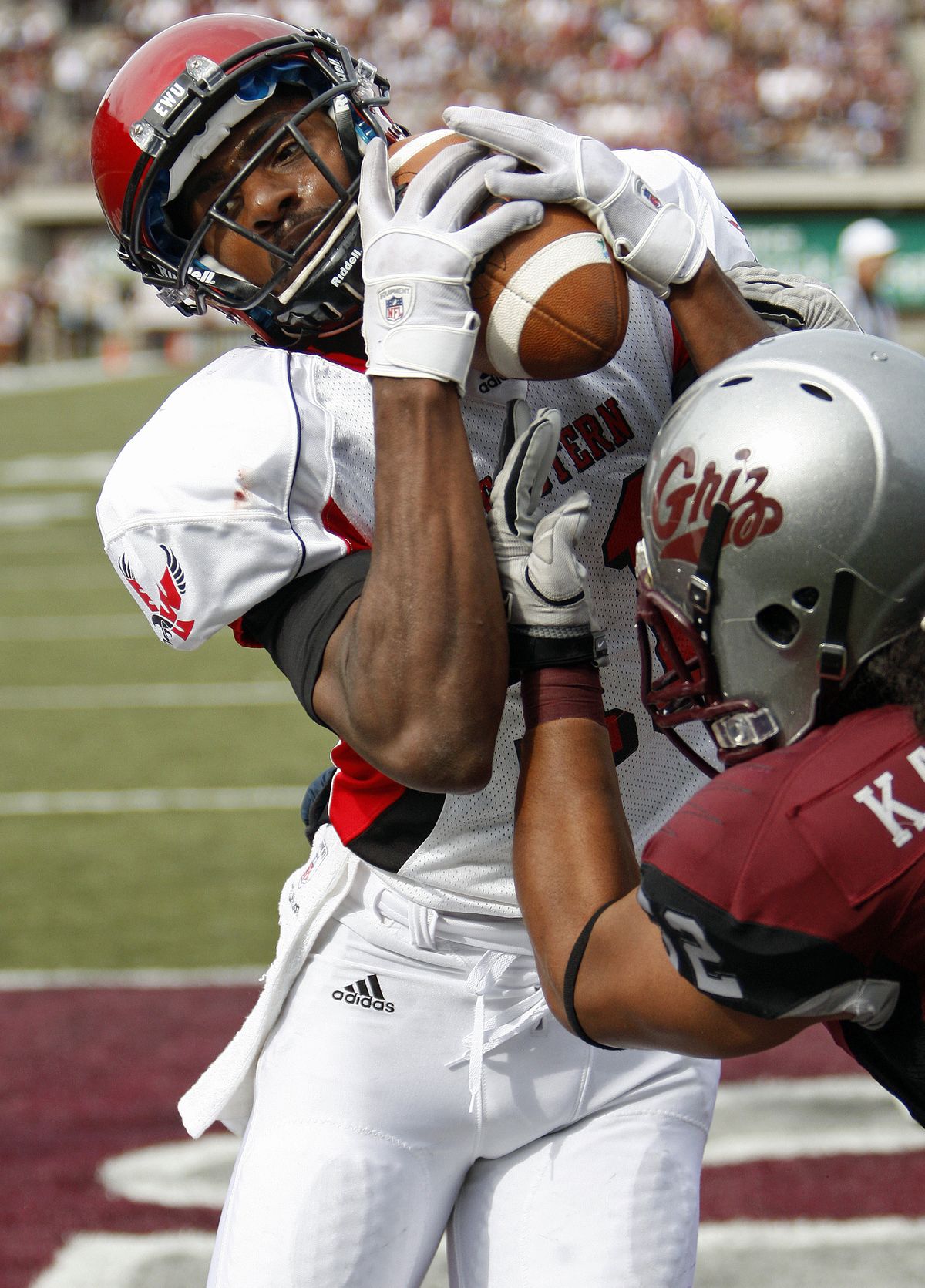 Eastern Washington’s Nicholas Edwards catches a two-point conversion pass Saturday. (Associated Press)