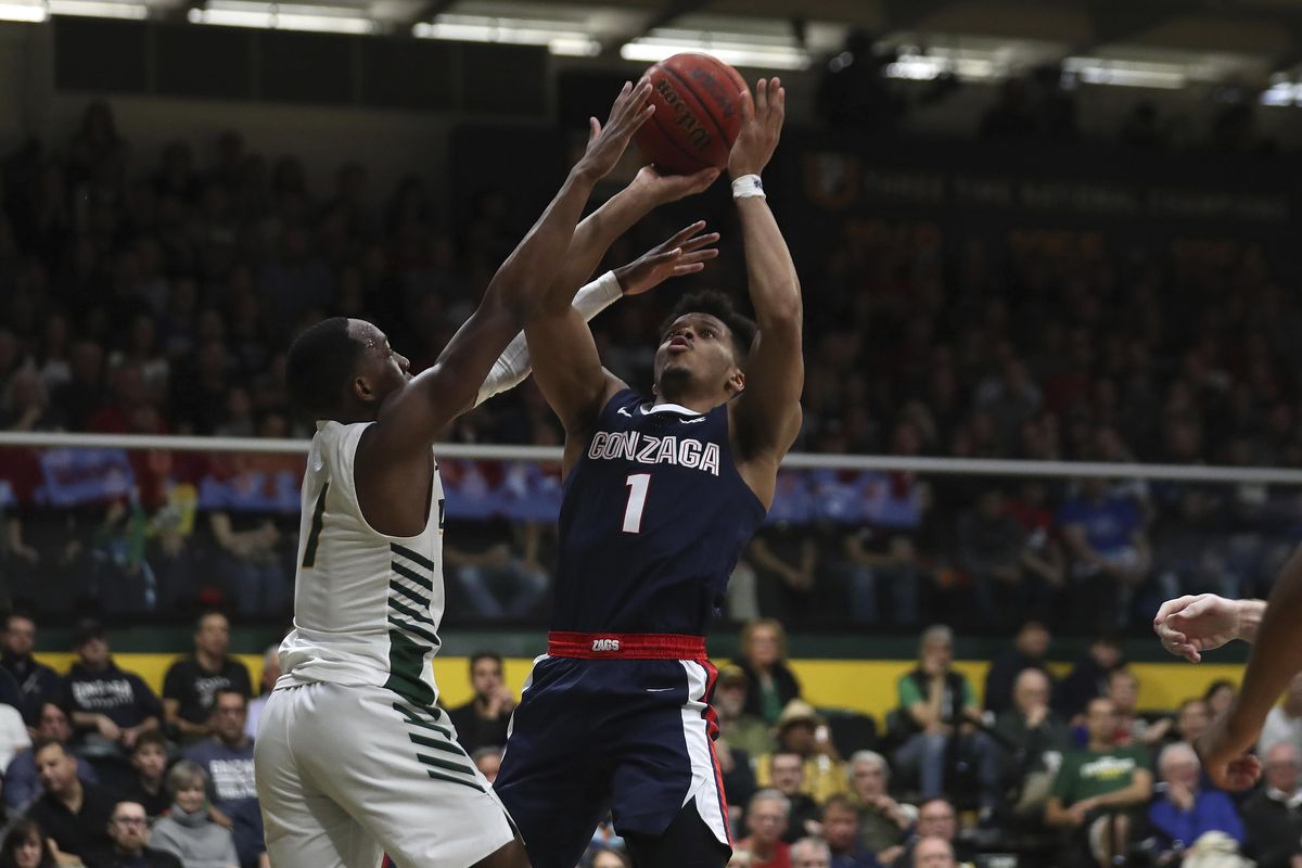 Gonzaga guard Admon Gilder, right, shoots against San Francisco guard Jamaree Bouyea, left, during the second half of an NCAA college basketball game in San Francisco, Saturday, Feb. 1, 2020. (Jed Jacobsohn / AP)