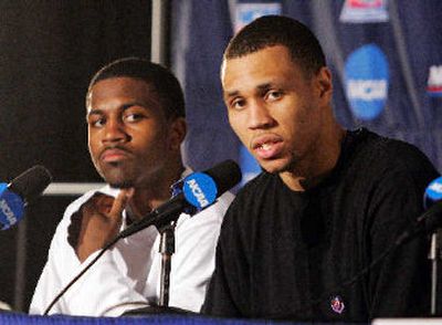 
 Brandon Roy, right, at Friday news conference with teammate Justin Dentmon, spoke glowingly of Illinois' Dee Brown.
 (Associated Press / The Spokesman-Review)