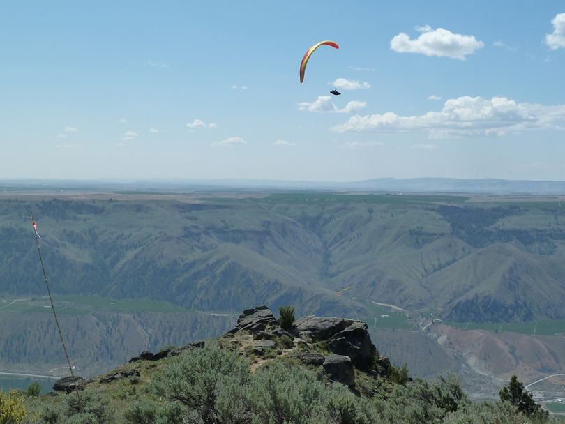Paraglider Matt Senior takes off from Chelan Butte on May 31, 2014, en route to setting a state free-flight distance record of 180 miles. (Heather St. Claire)