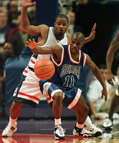 Gonzaga’s Quentin Hall tracks a loose ball in the first half against UConn’s Khalid El-Amin in the 1999 Elite Eight.  (Colin Mulvany/The Spokesman-Review)