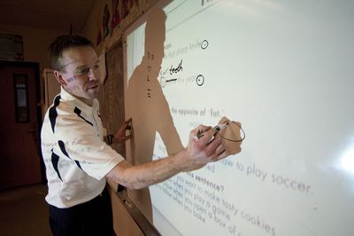 Liberty Elementary  teacher Aaron Fletcher teaches grammar using a document camera and LCD digital projector that the Liberty Junior Boosters bought.  (Colin Mulvany / The Spokesman-Review)