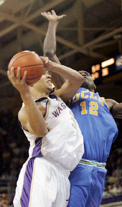 
Brandon Roy's 20 points and seven assists spark Washington. 
 (Associated Press / The Spokesman-Review)