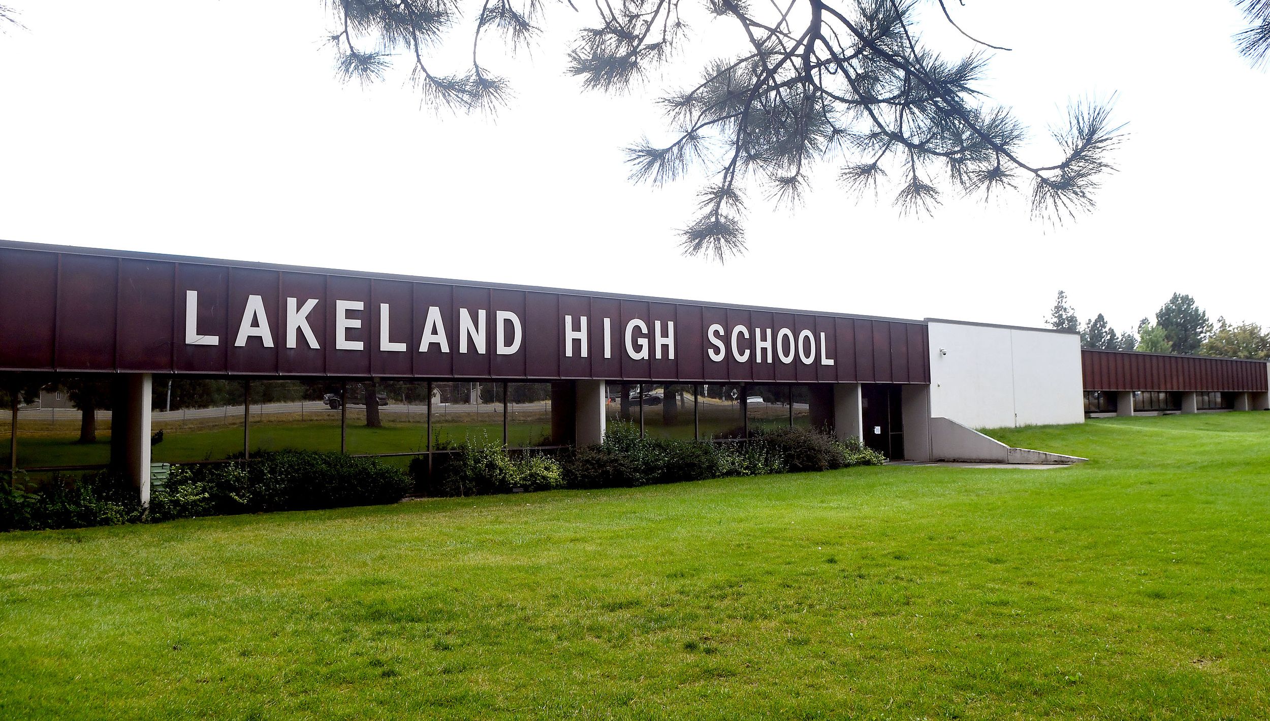 Lakeland School District Opts To Keep Students In School With Masks 