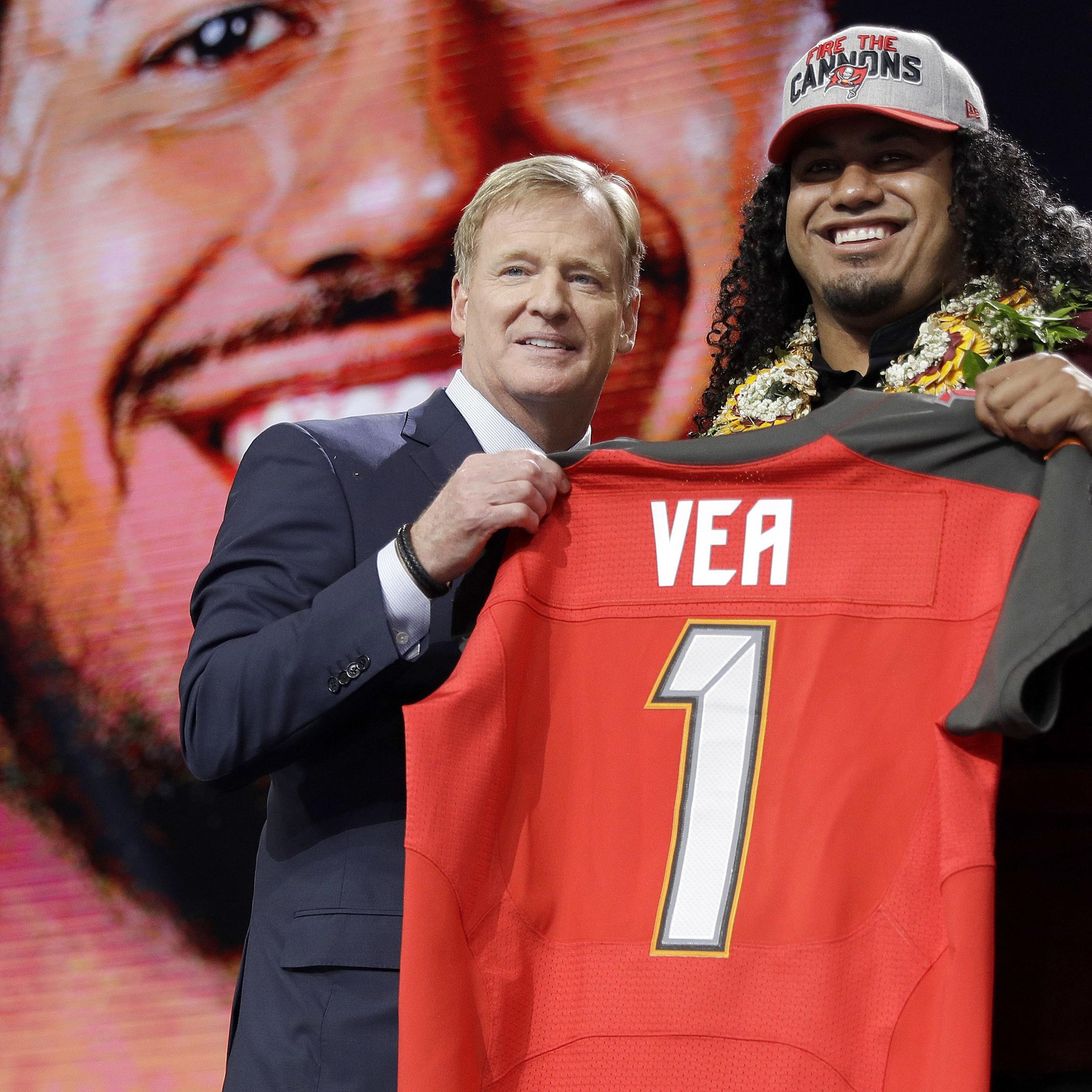 Buccaneers select Washington DT Vita Vea in first round of NFL