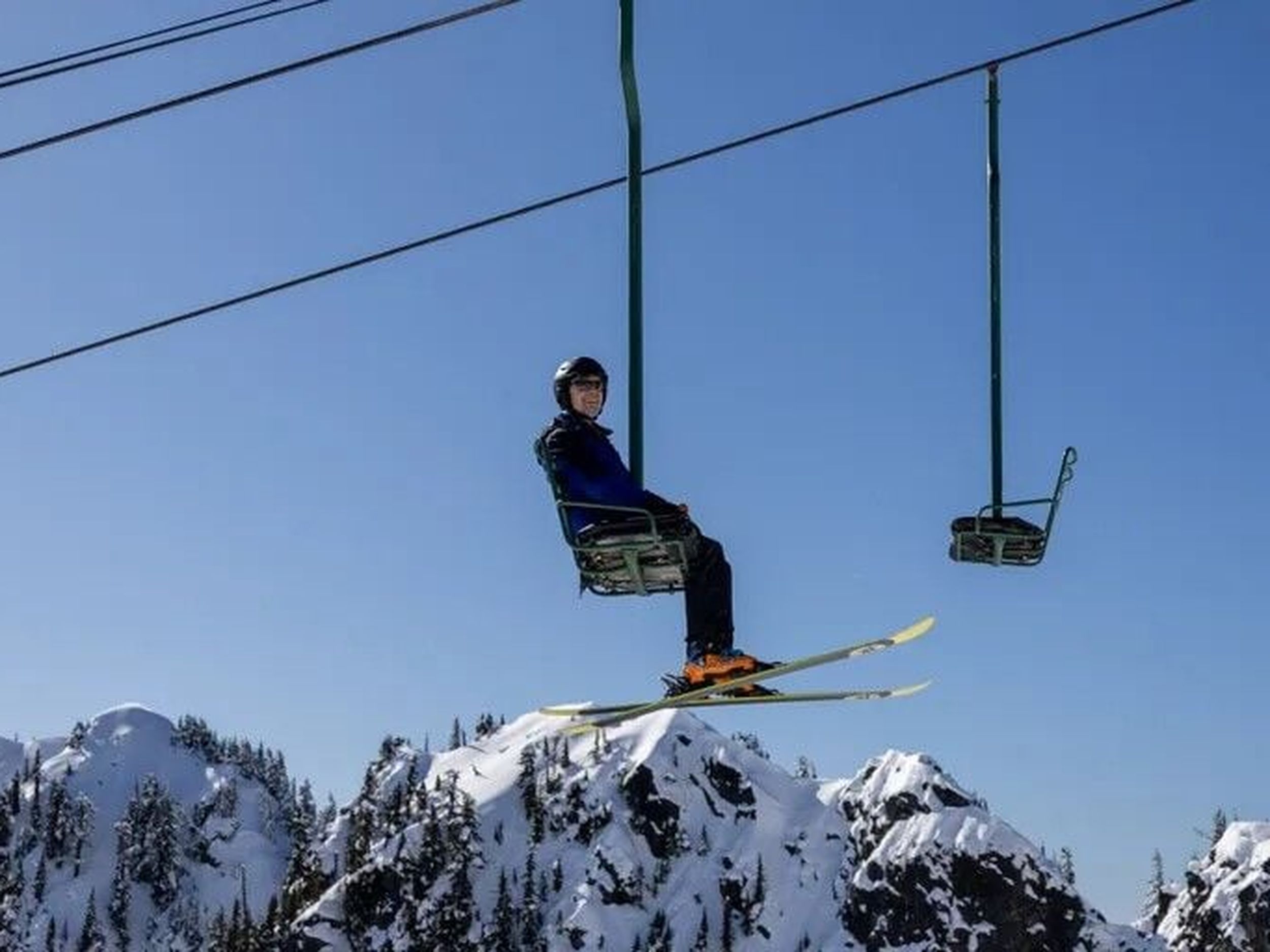 WA ski hill to retire its loveseat-sized chairlift after final season