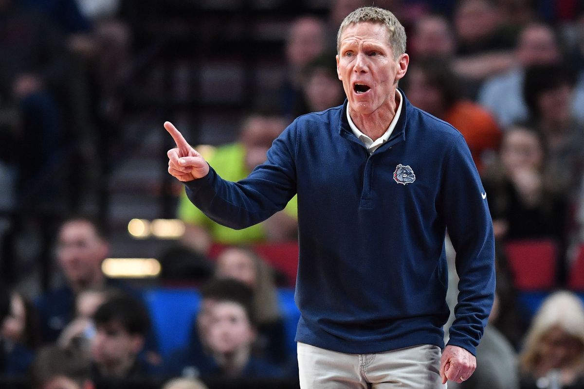Gonzaga Bulldogs head coach Mark Few calls a play during the first half of the second round of the NCAA Division I Men