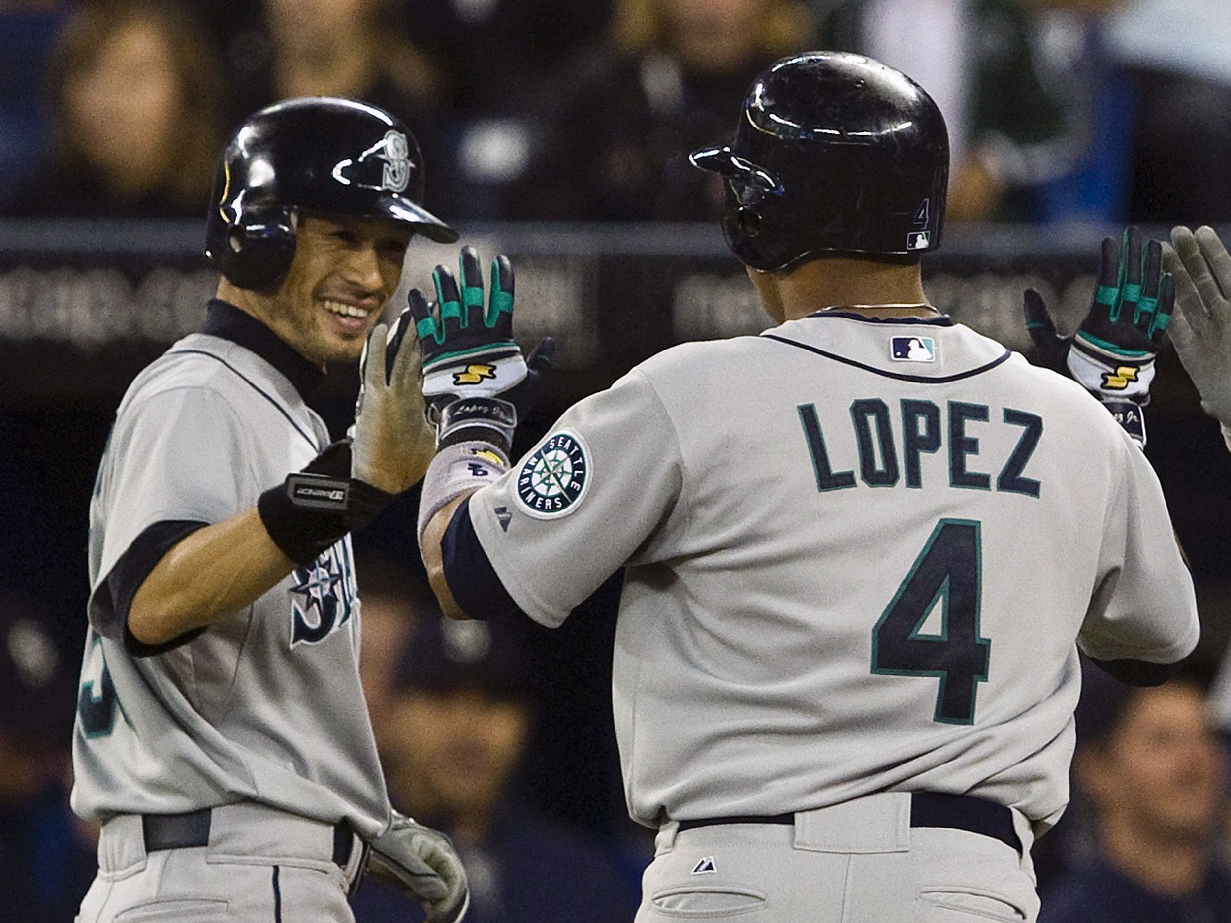 Lopez late show lifts Mariners past Red Sox